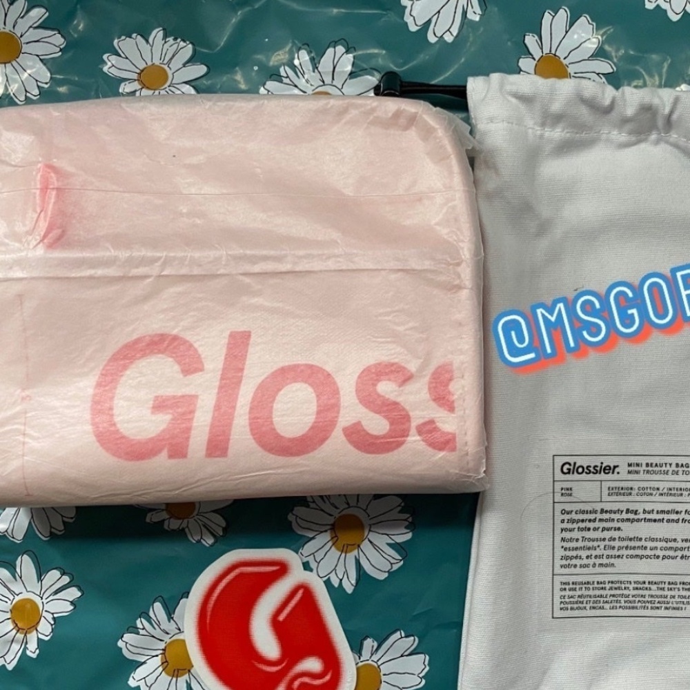 RARE PHILLY EDITION GLOSSIER MINI BEAUTY BAG BRAND NEW